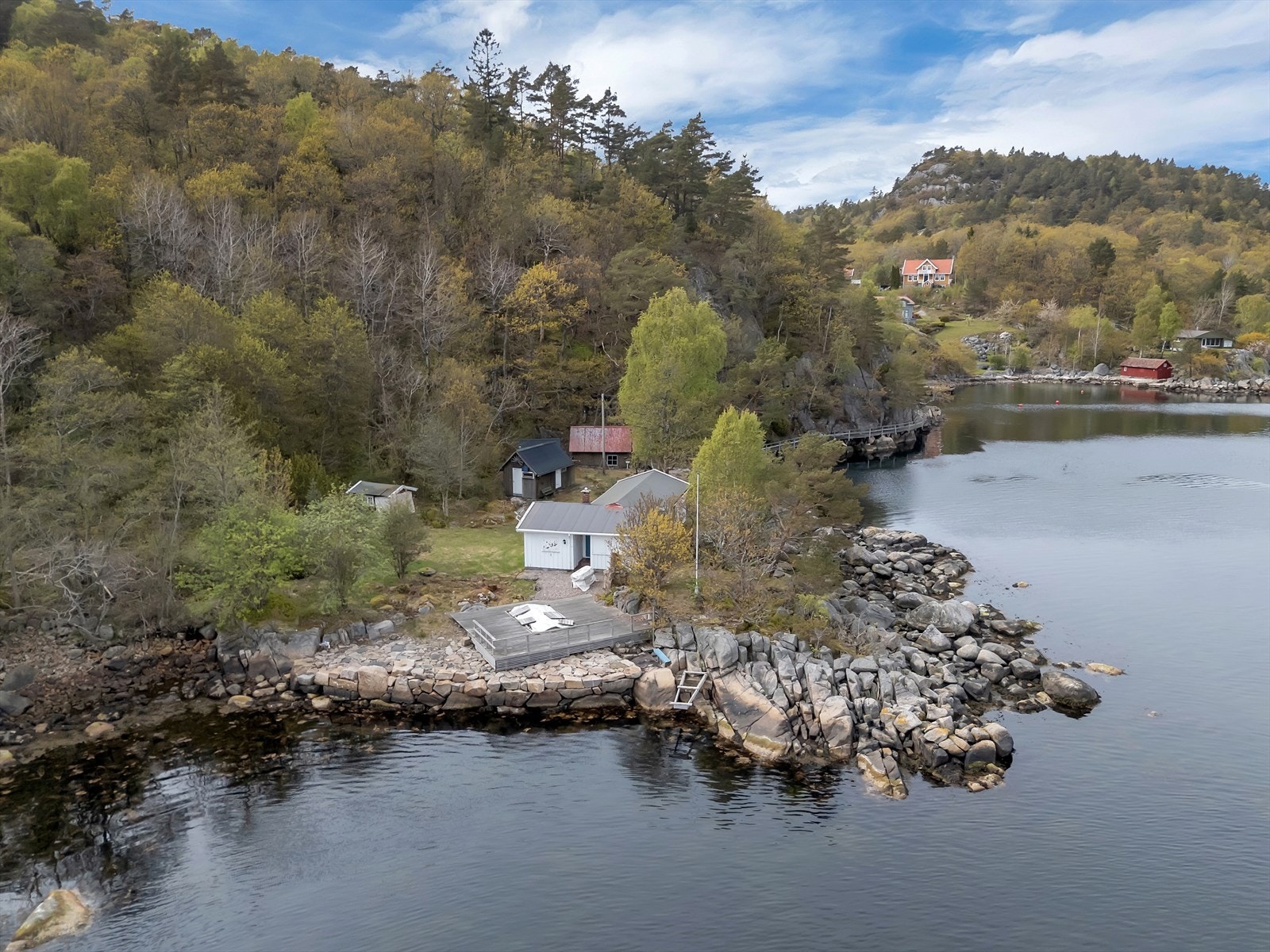 Her kan man nyte freden og roen, med sjøen som nærmeste nabo. Galleribilde