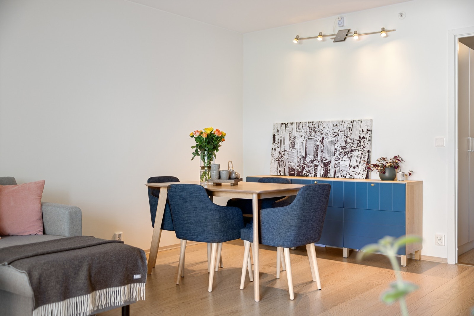 Her har du god plass til spisebord for flere personer. Galleribilde