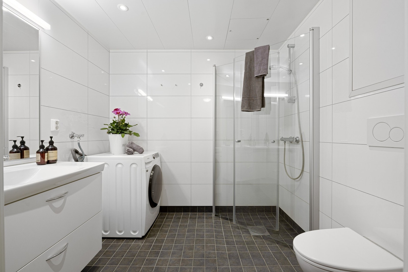 Flislagt bad med varmekabler i gulv. Også badet er vurdert til TG1 av byggesakkynding. Galleribilde