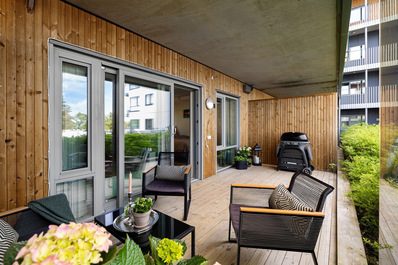 Fra stuen er det adkomst til en herlig vestvendt terrasse på hele 14,8 kvm. Galleribilde
