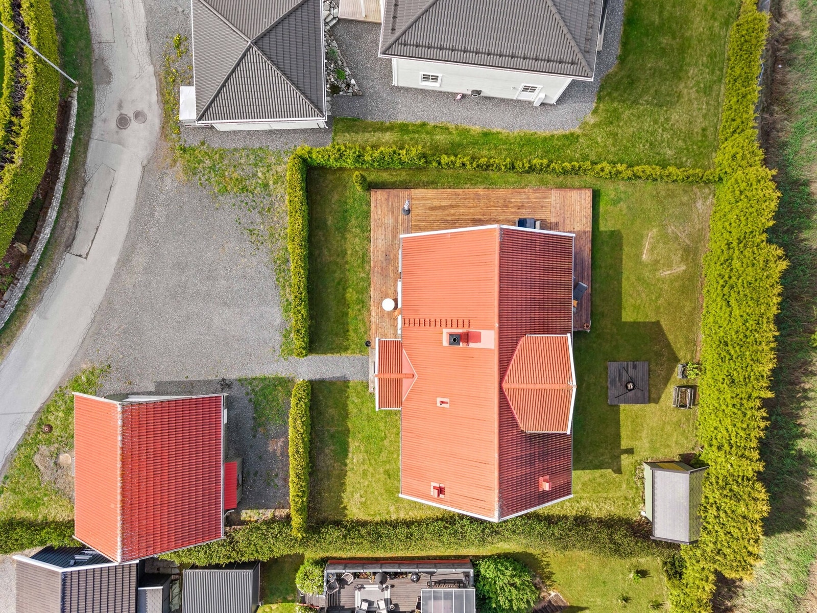 Dronebilde av eiendommen. Galleribilde