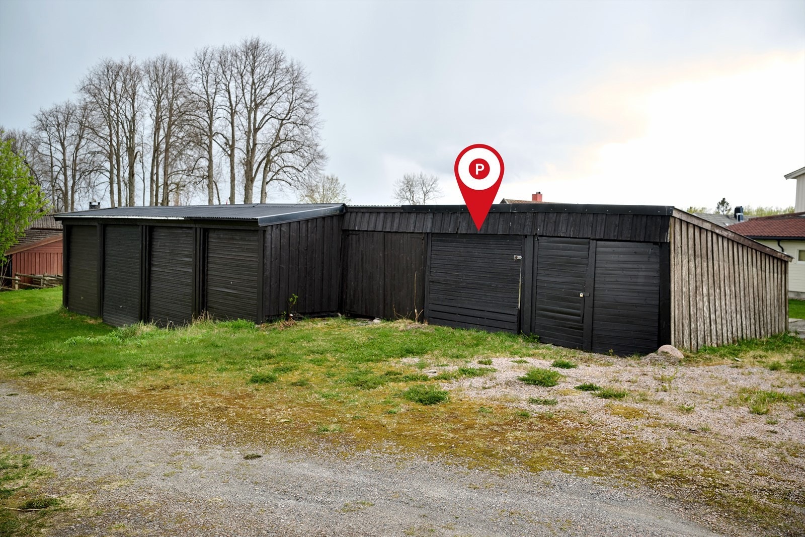 Medfølger garasje i rekke. Galleribilde