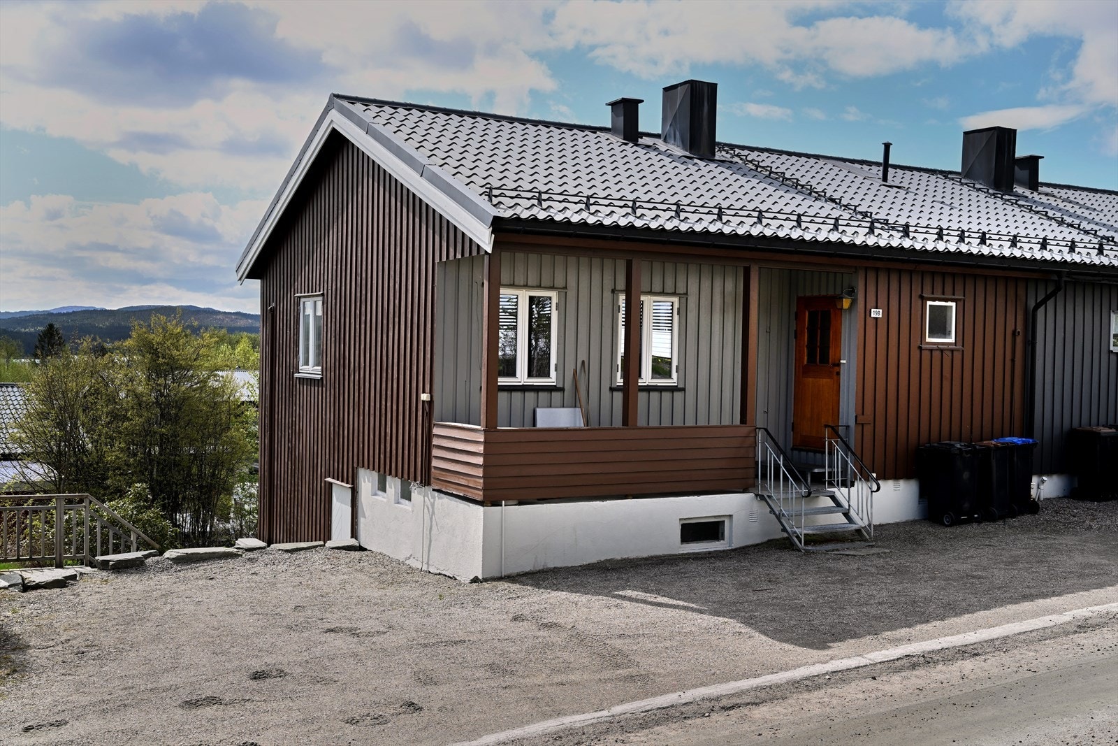 Dette er en innholdsrik 1/ 2 part i ettertraktet området. God mulighet for den rette. Galleribilde