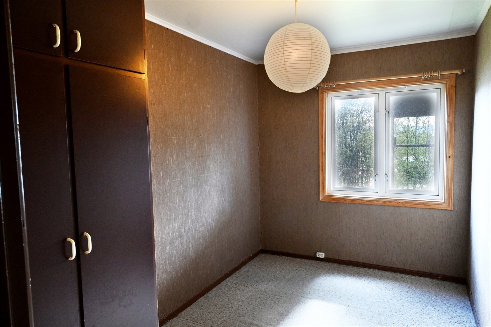 Soverom 2 av 3. Skyvedørsgarderobe. Soverommene er fra 8 - 11,5 kvm. Galleribilde