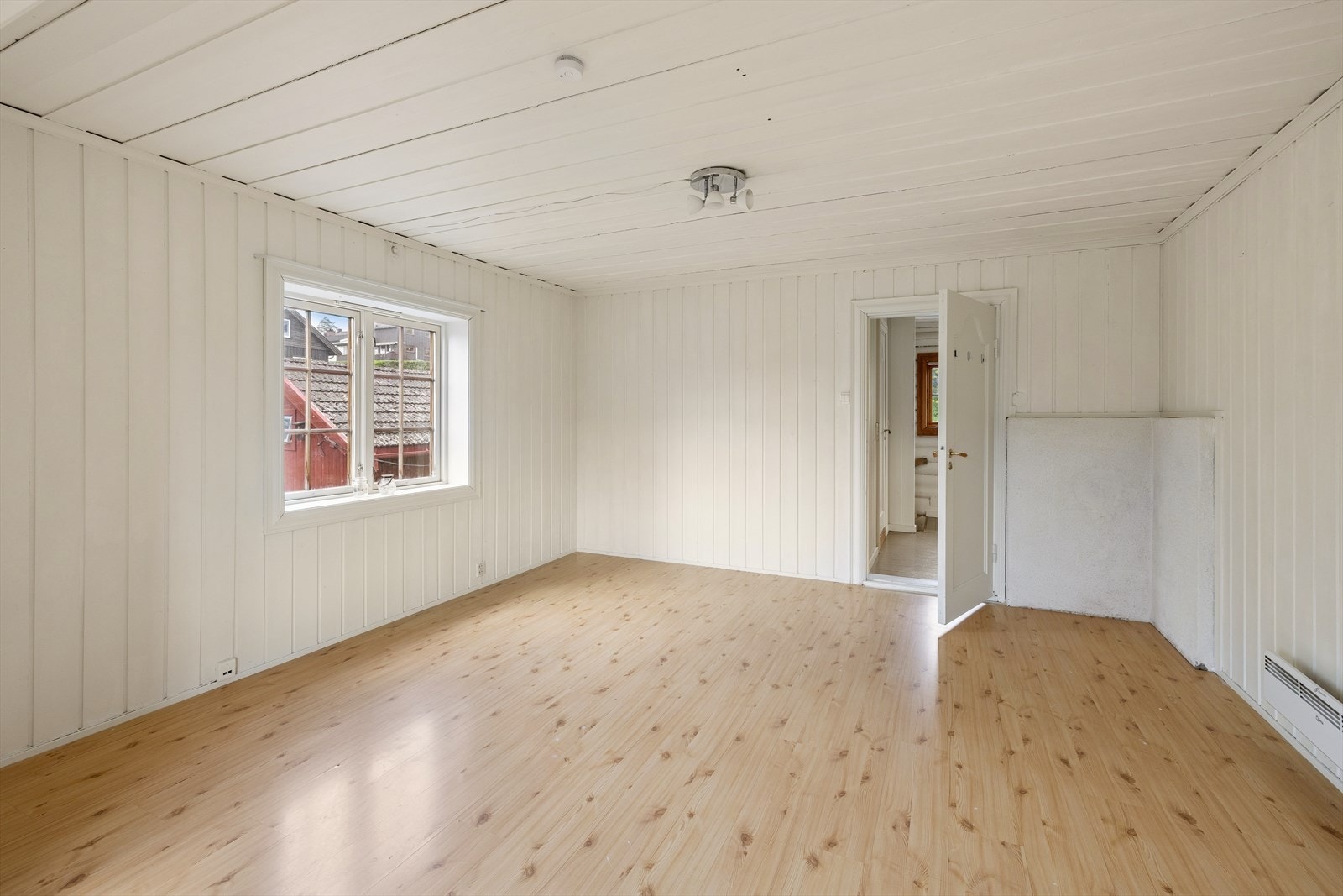 Dette er et fleksibelt rom som kan brukes som TV-stue, kontor eller lekeareal. Galleribilde