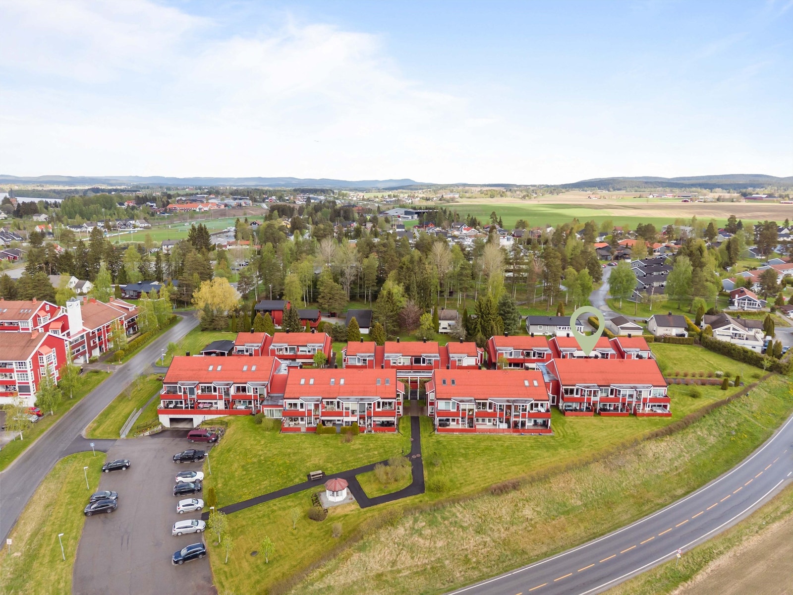 Store grøntareal omkranser leilighetene. Galleribilde