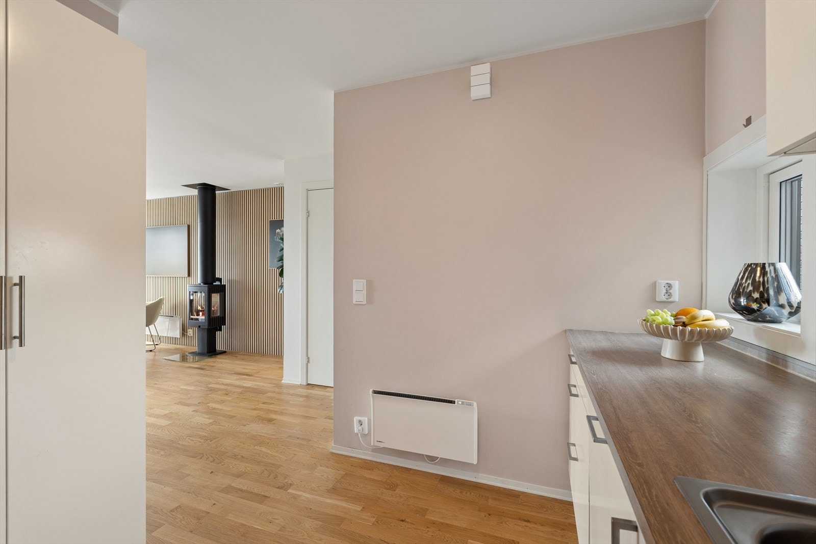 En moderne vedovn sørger for behagelig varme og en stemningsfull atmosfære. Galleribilde