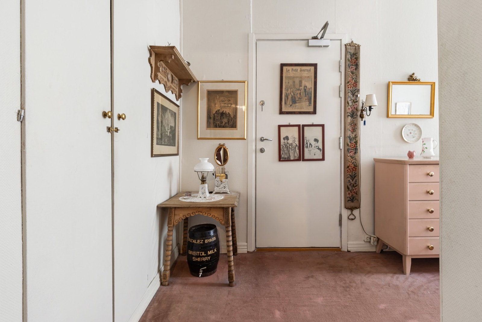 Soverom (døren er til branntrapp) Galleribilde