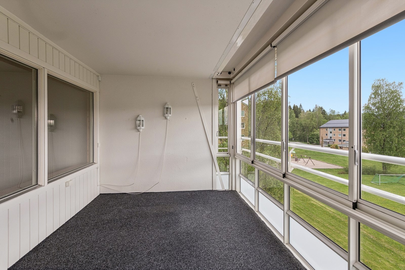 Balkongen er romslig og kan møbleres etter eget ønske. Galleribilde