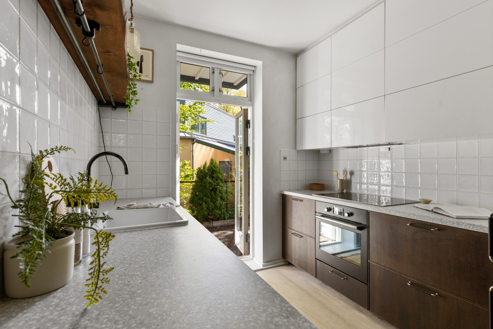 Moderne IKEA kjøkkeninnredning fra 2019. Galleribilde