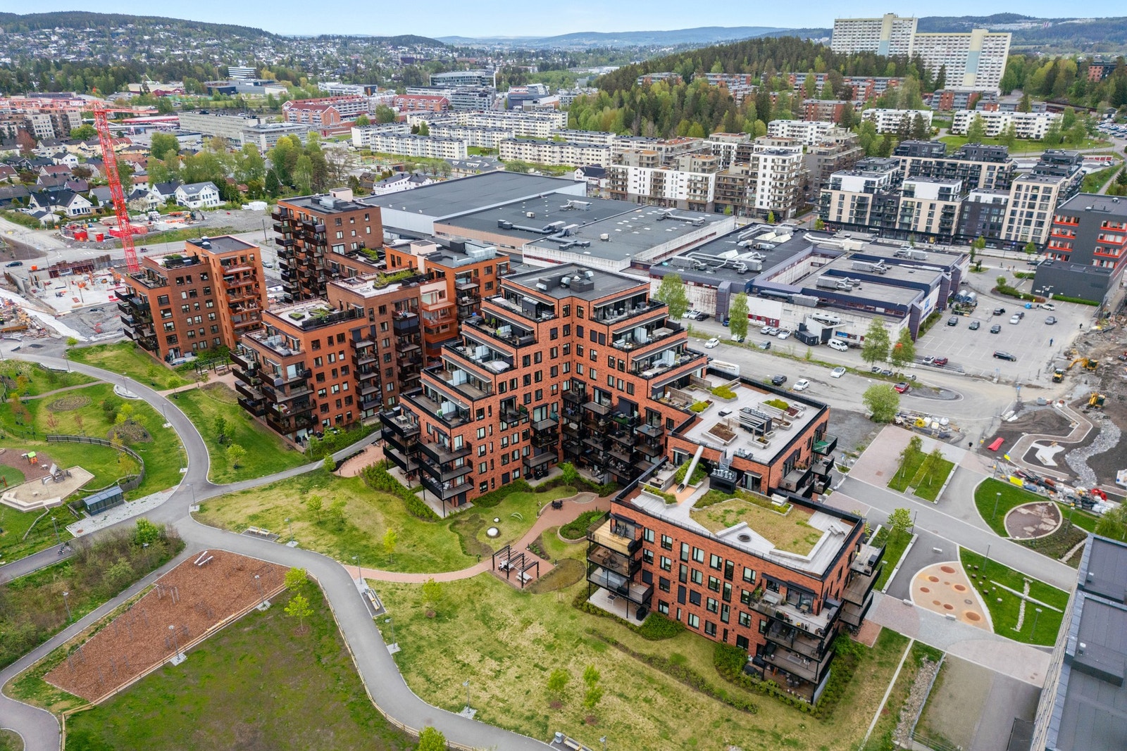 Leiligheten har utmerket plassering i Lørenskog sentrum - med urbane kvaliteter og grønne omgivelser. Galleribilde