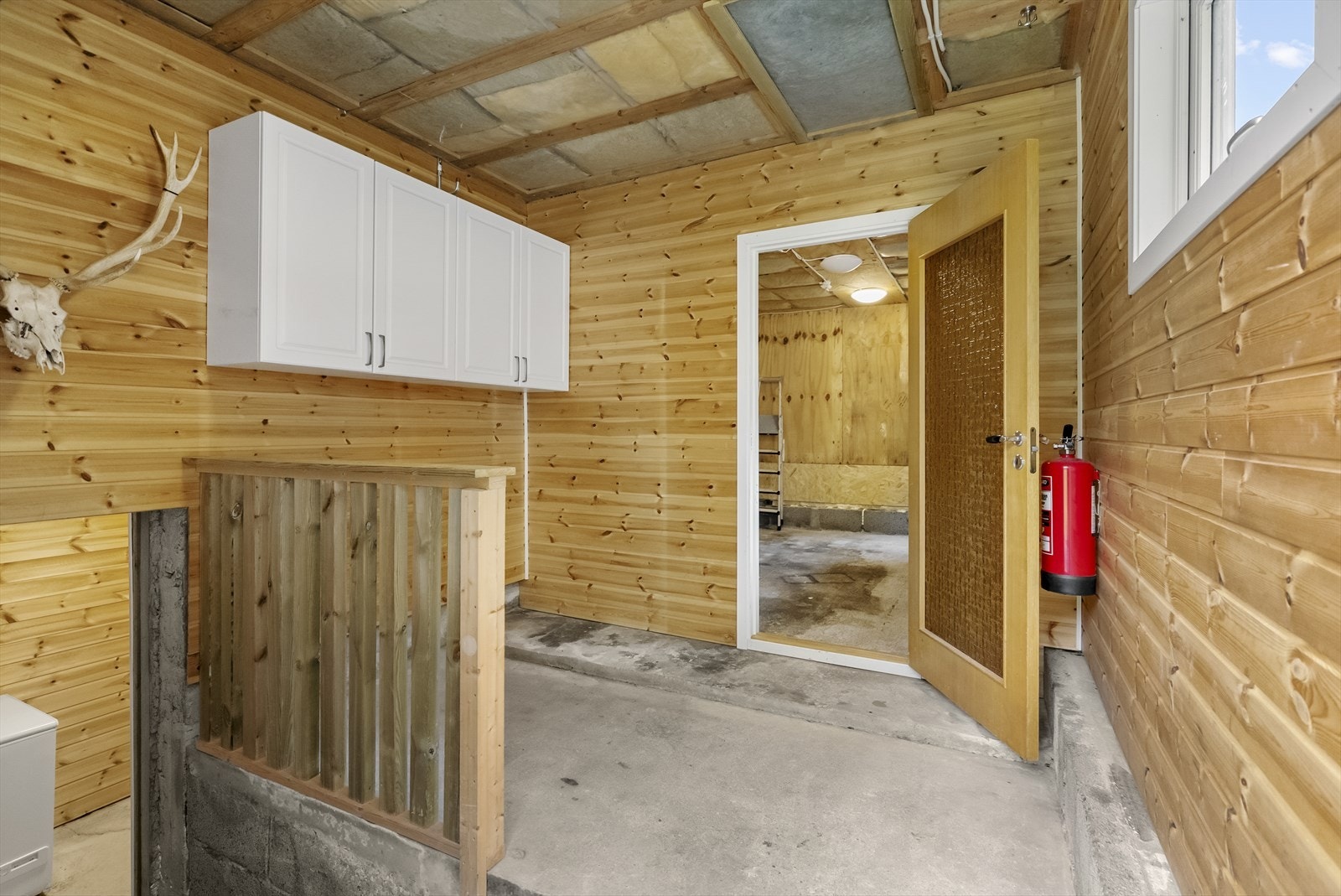 Bi-inngang / bod Galleribilde