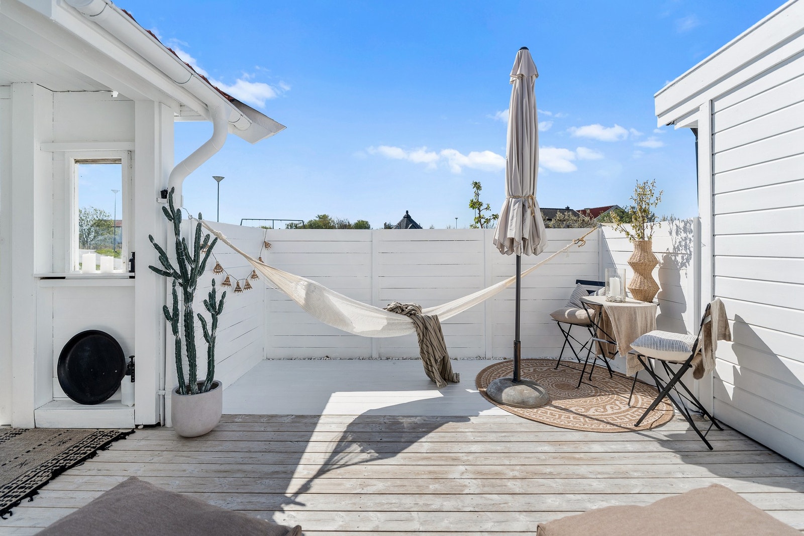 Terrasse ved inngangsparti Galleribilde
