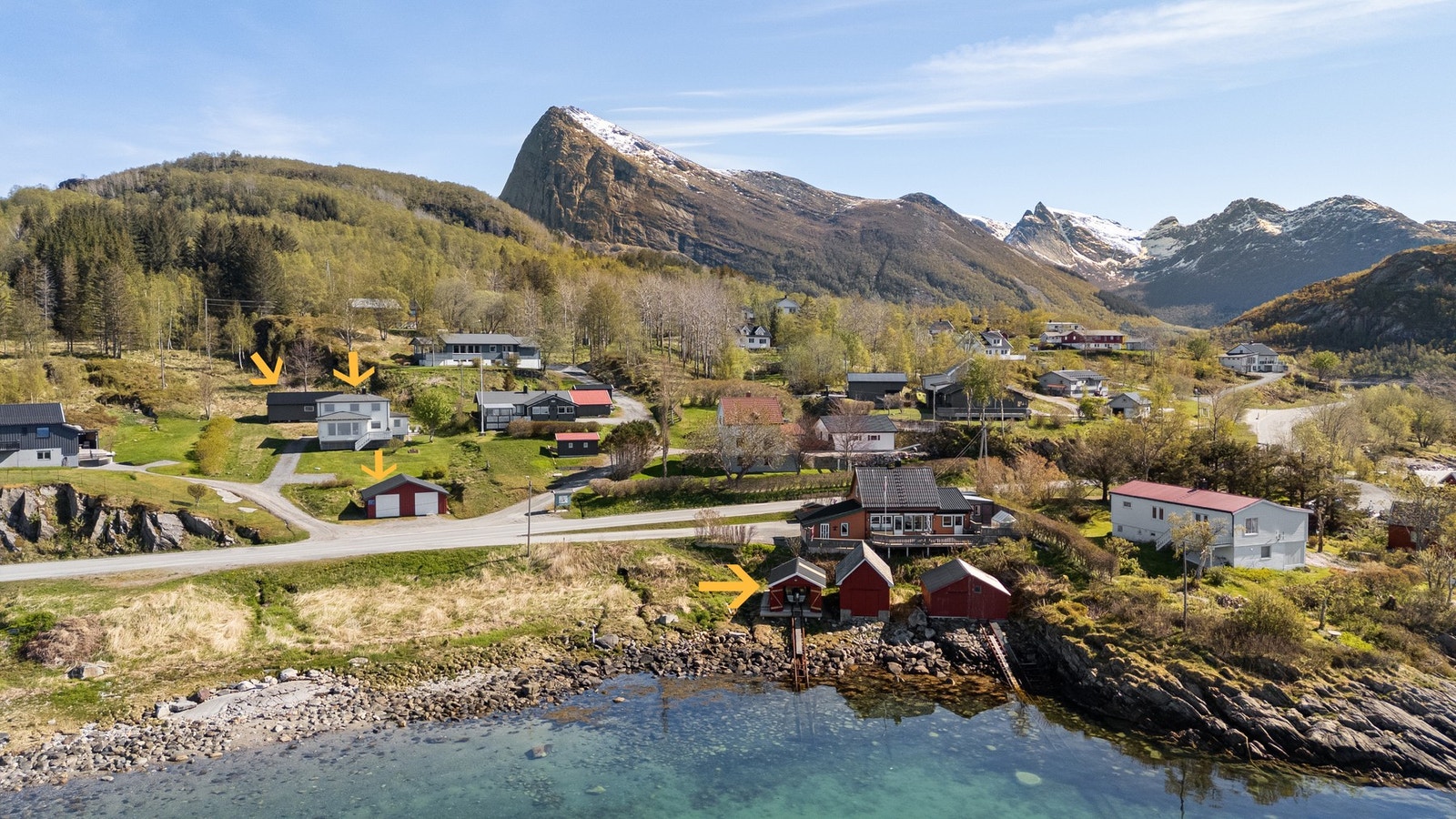 EiendomsMegler 1 Bodø - Stormen Ørnes - Innholdsrik enebolig med nydelig utsikt over fjorden | Eget naust og halvpart av garasje/uthus | Gode solforhol