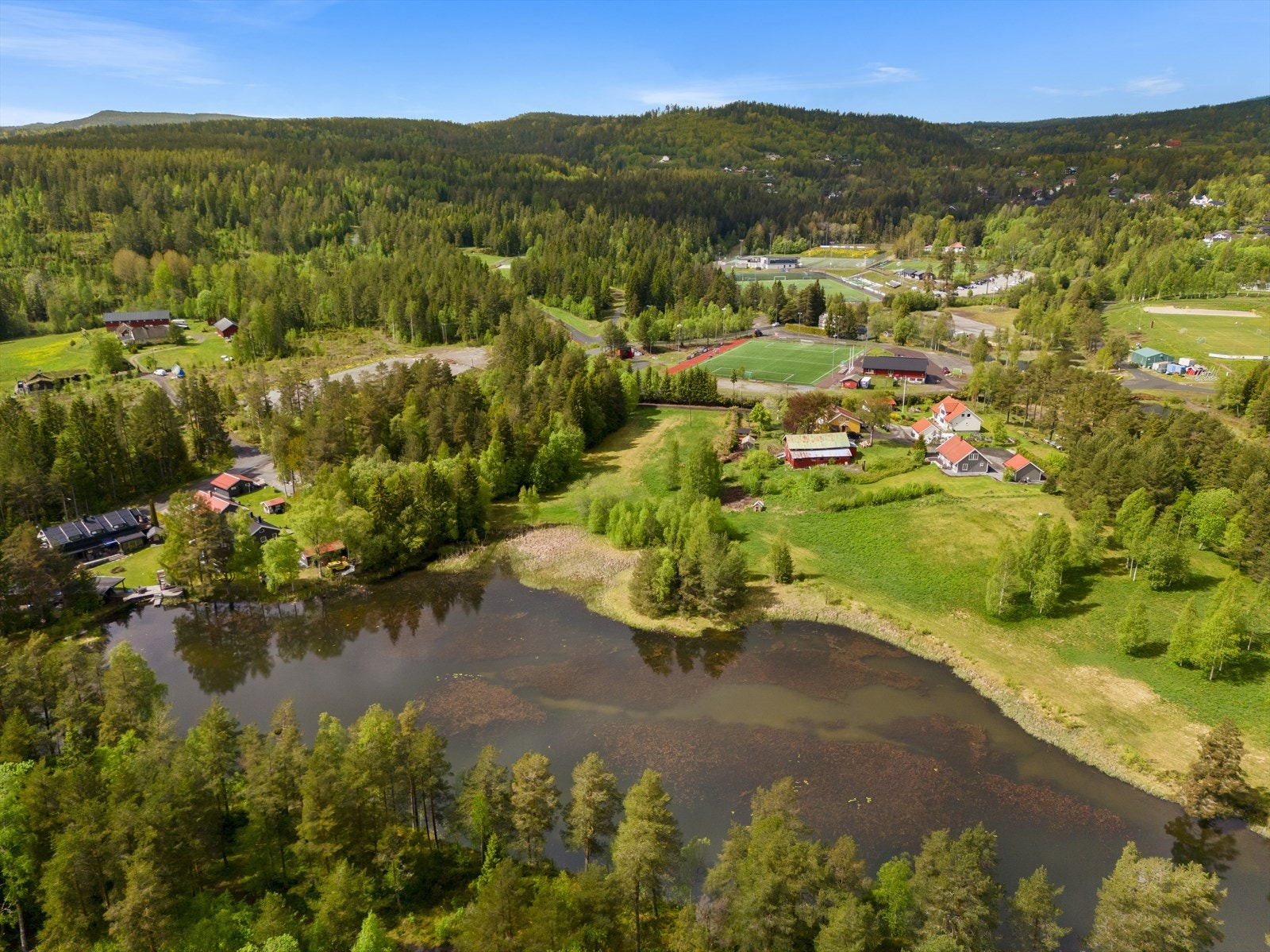 Dronefoto over nærområdet Galleribilde