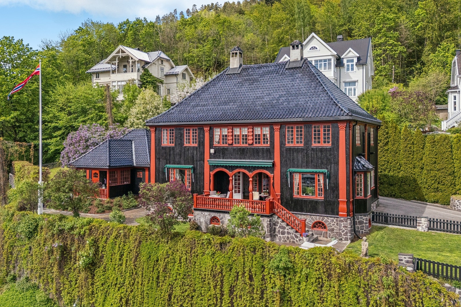 Storslagen, fantastisk eiendom med tydelig synlighet i Bragernesåsen. Galleribilde