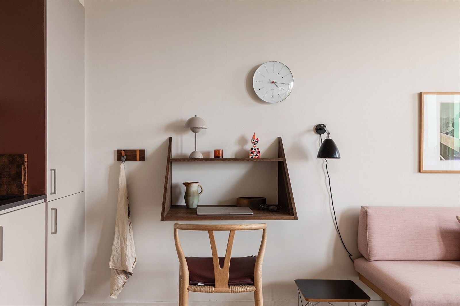 Det er fullt mulig å innrede leiligheten med både sofa- og spisegruppe. Galleribilde
