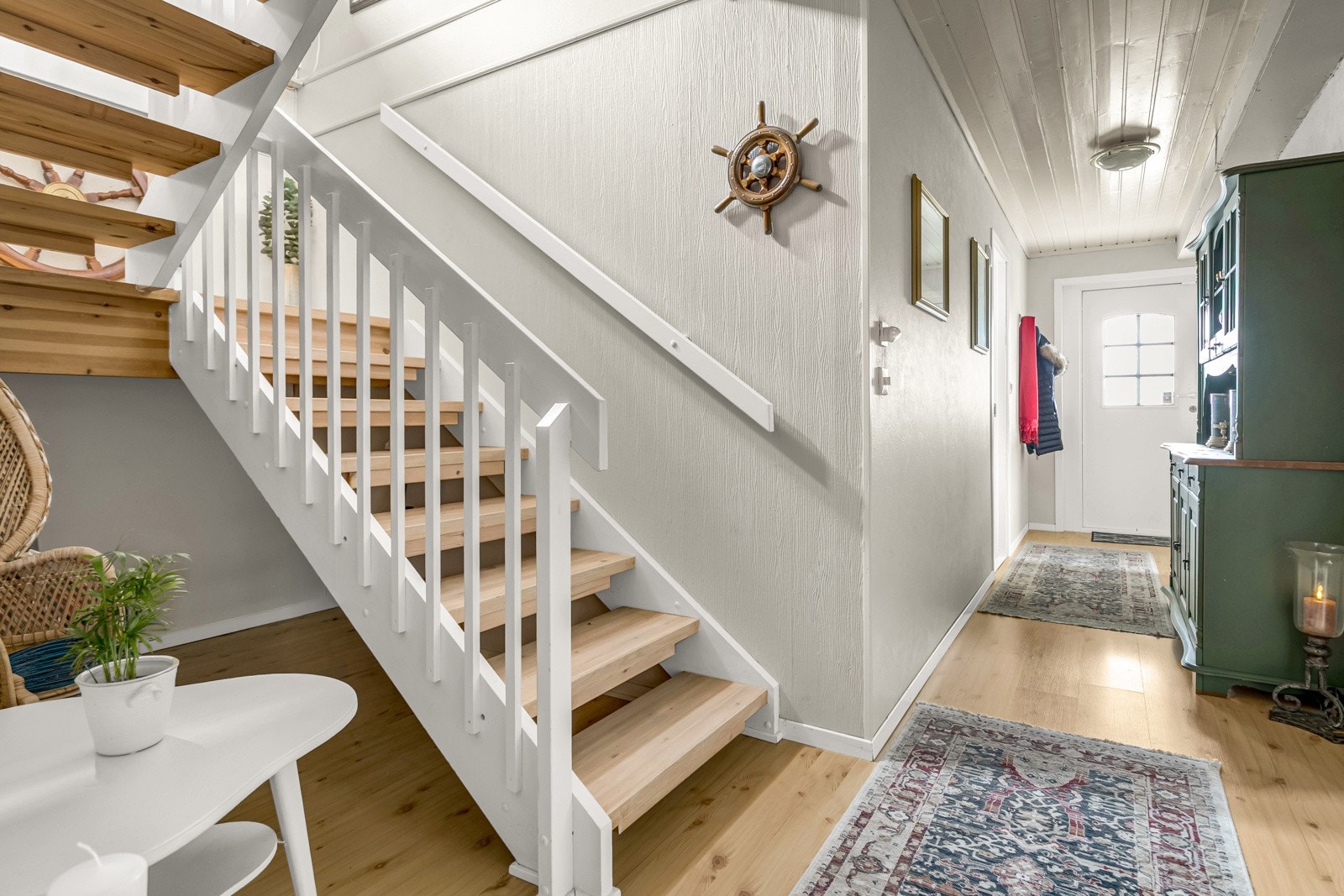 Kjelleren har egen inngang fra utsiden. Galleribilde