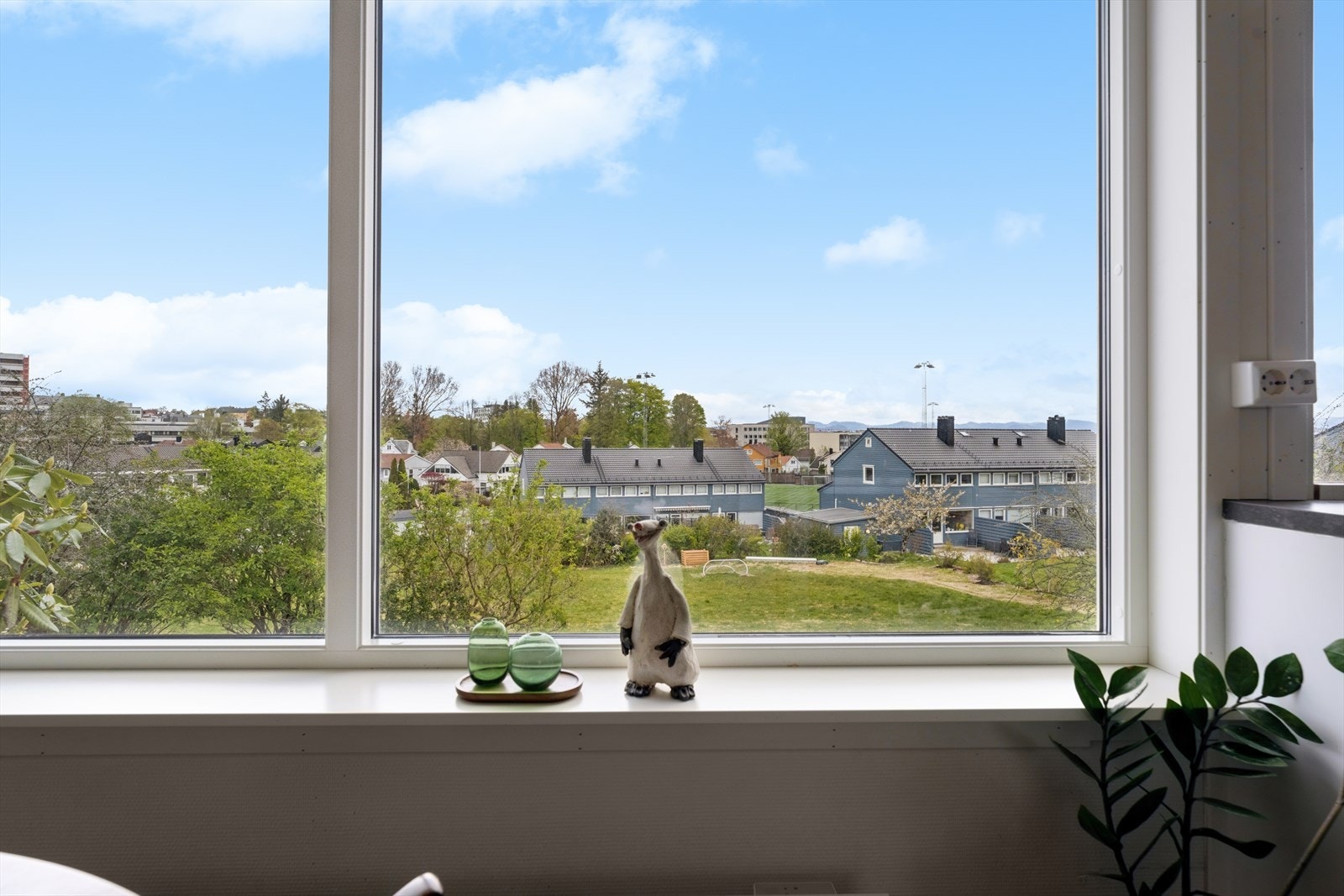 Boligen ligger i et etablert og barnevennlig område med kort vei til skoler og barnehager. Galleribilde