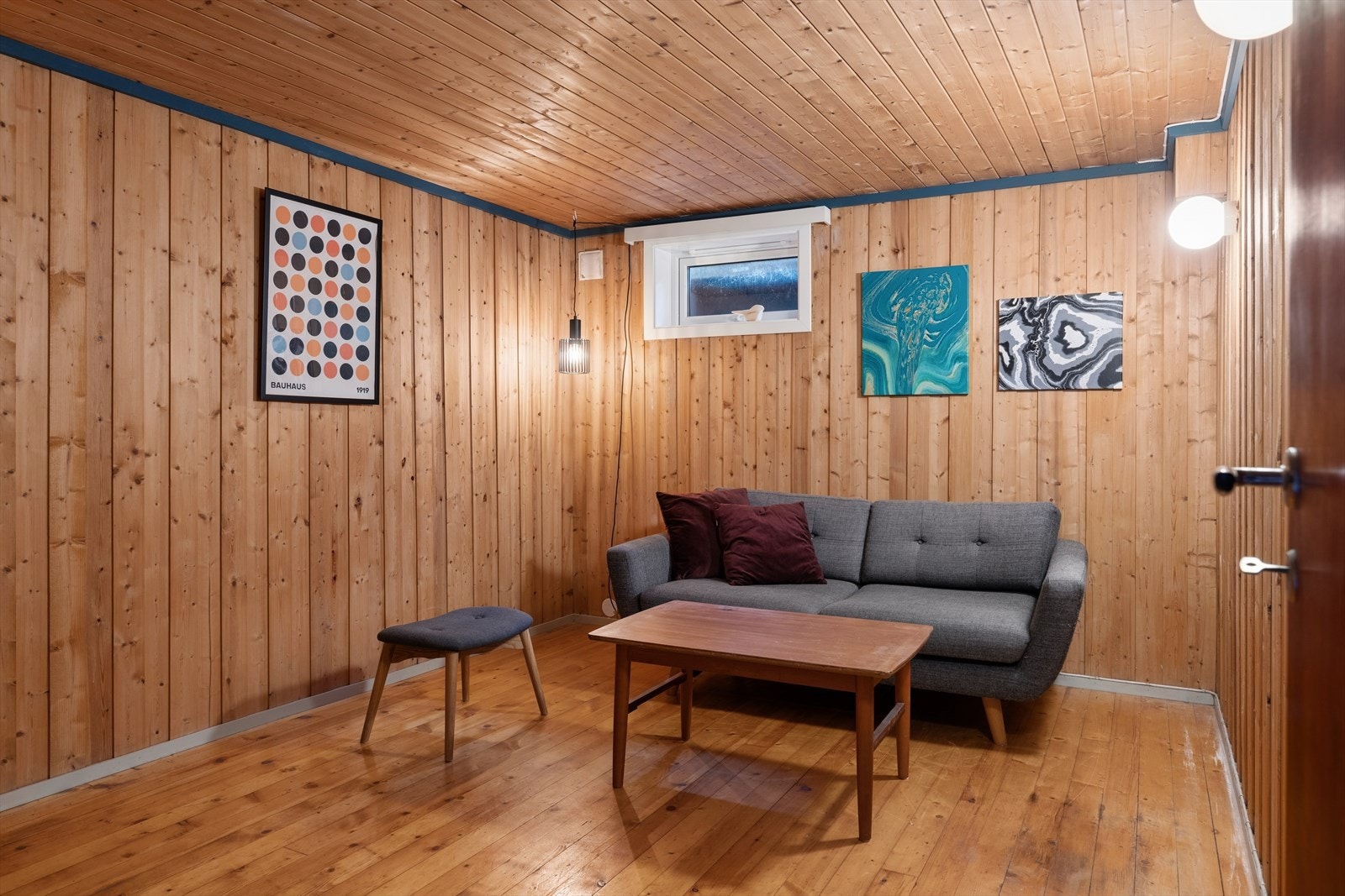 Innredet stue (ikke godkjent for varig opphold). Galleribilde