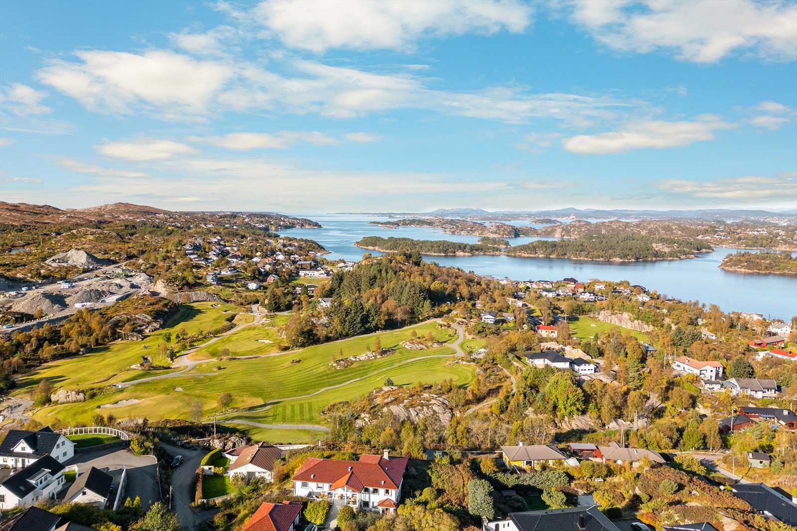 Her får du en perfekt kombinasjon av landlig og sentral beliggenhet! Galleribilde