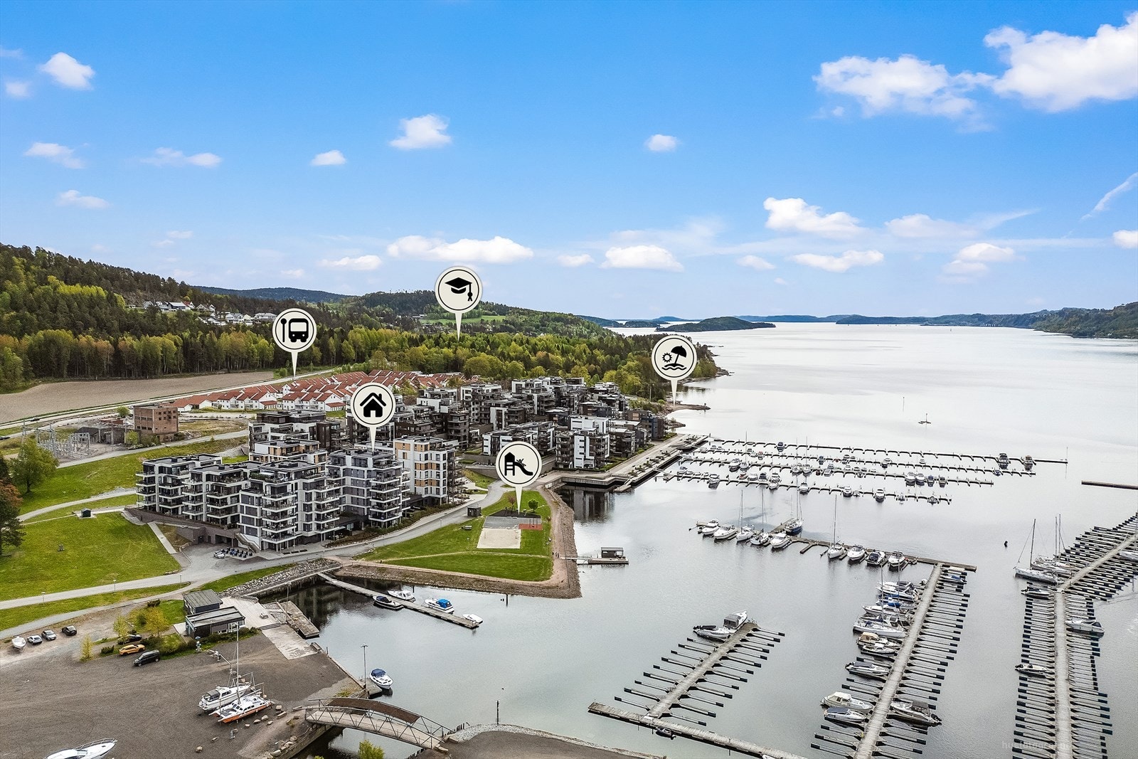 Offentlig transport med buss fra Nordre Jarlsberg Brygge, kun 6 minutters gange unna. Galleribilde
