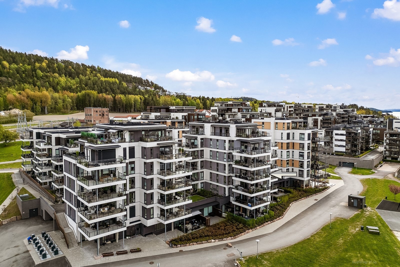 Sameiet består av 107 seksjoner og har velholdte fellesområder. Galleribilde