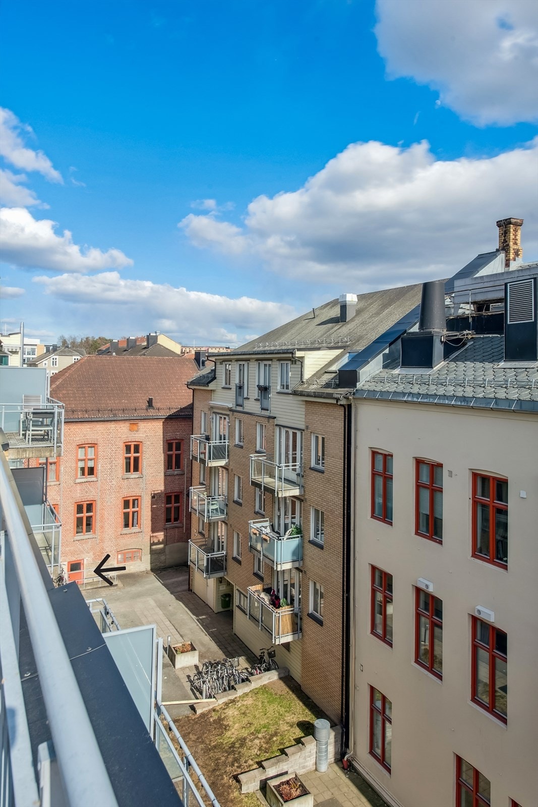 Utsikt fra takterrassen mot den indre bygården. Galleribilde