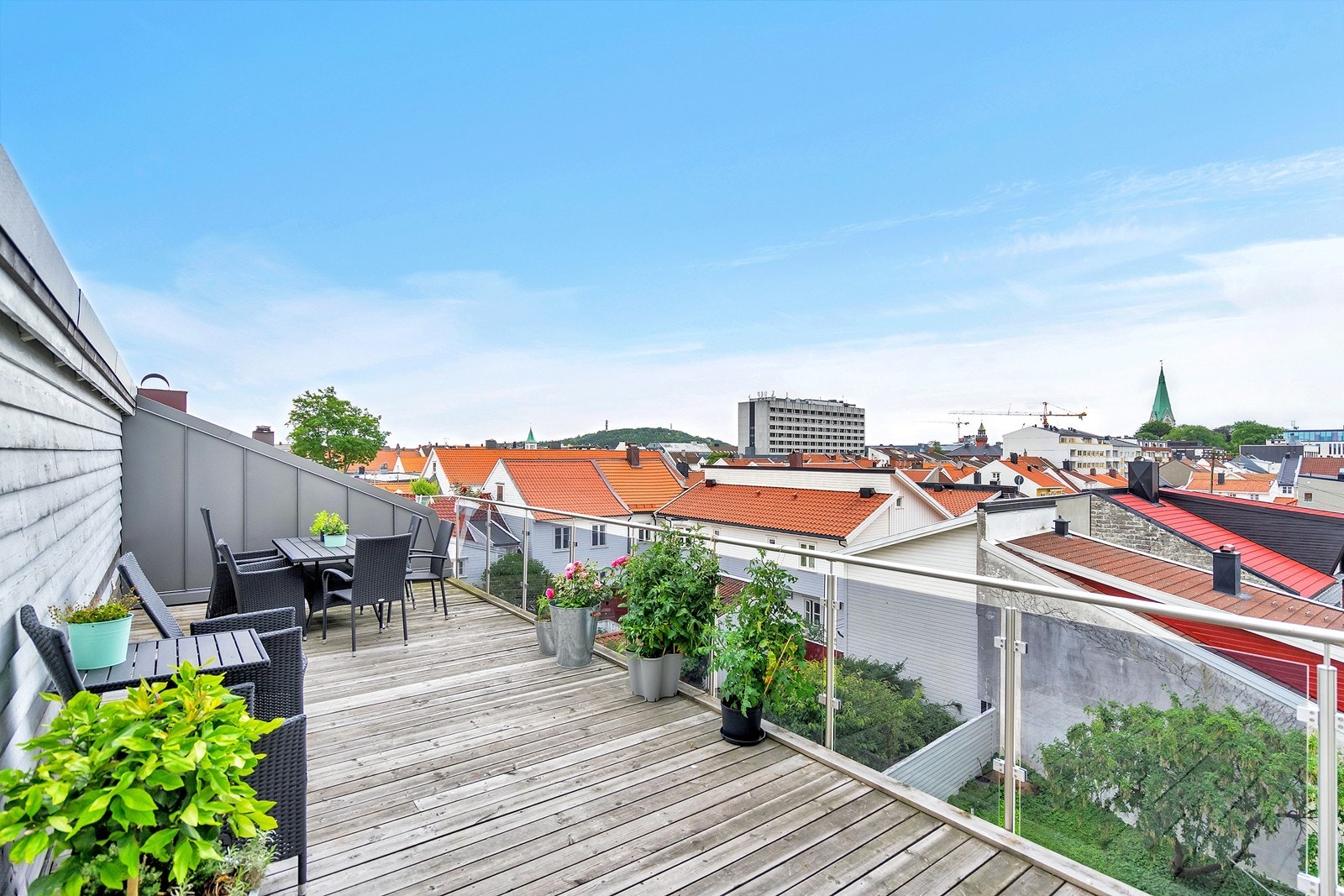 Felles takterrasse som er blitt oppgradert i senere tid Galleribilde