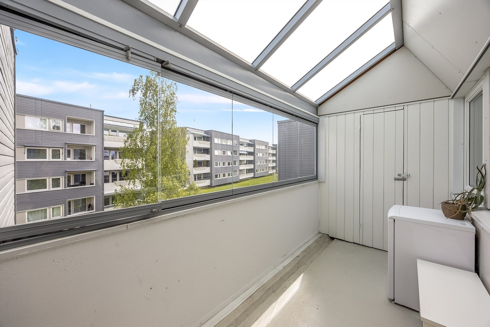 Her ifra er det også adkomst til en praktisk bod for ekstra lagring. Galleribilde