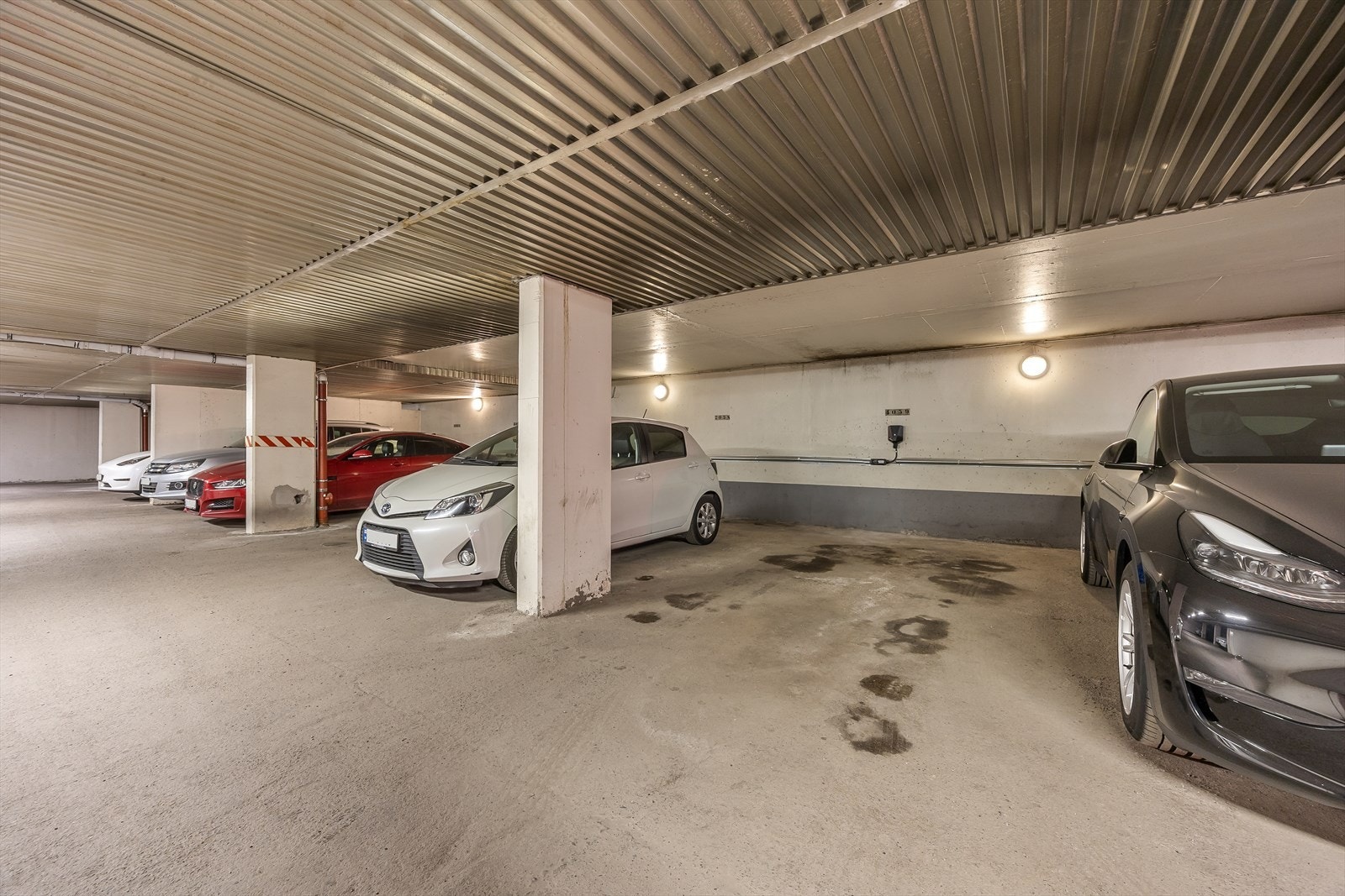 Det medfølger også en fast parkeringsplass i felles garasjeanlegg. Galleribilde