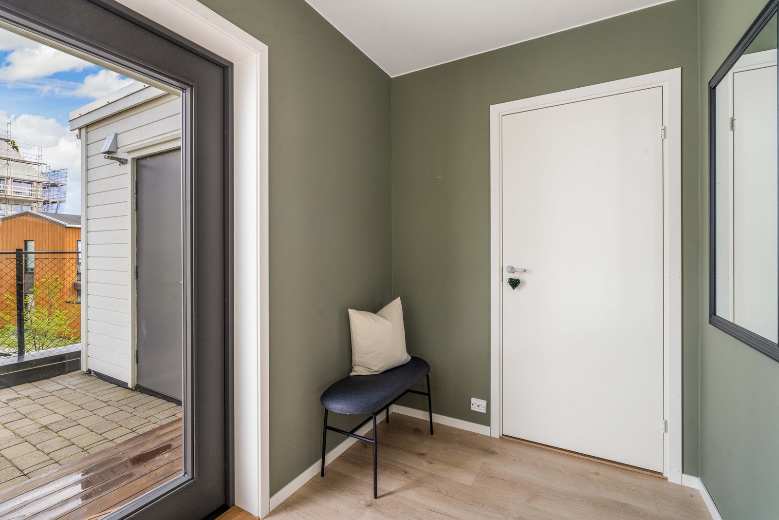 Plass til oppheng av sko og yttertøy. Galleribilde