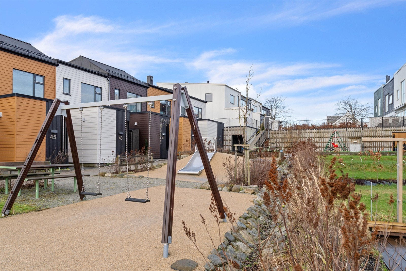 Lekeplass i nærheten. Galleribilde