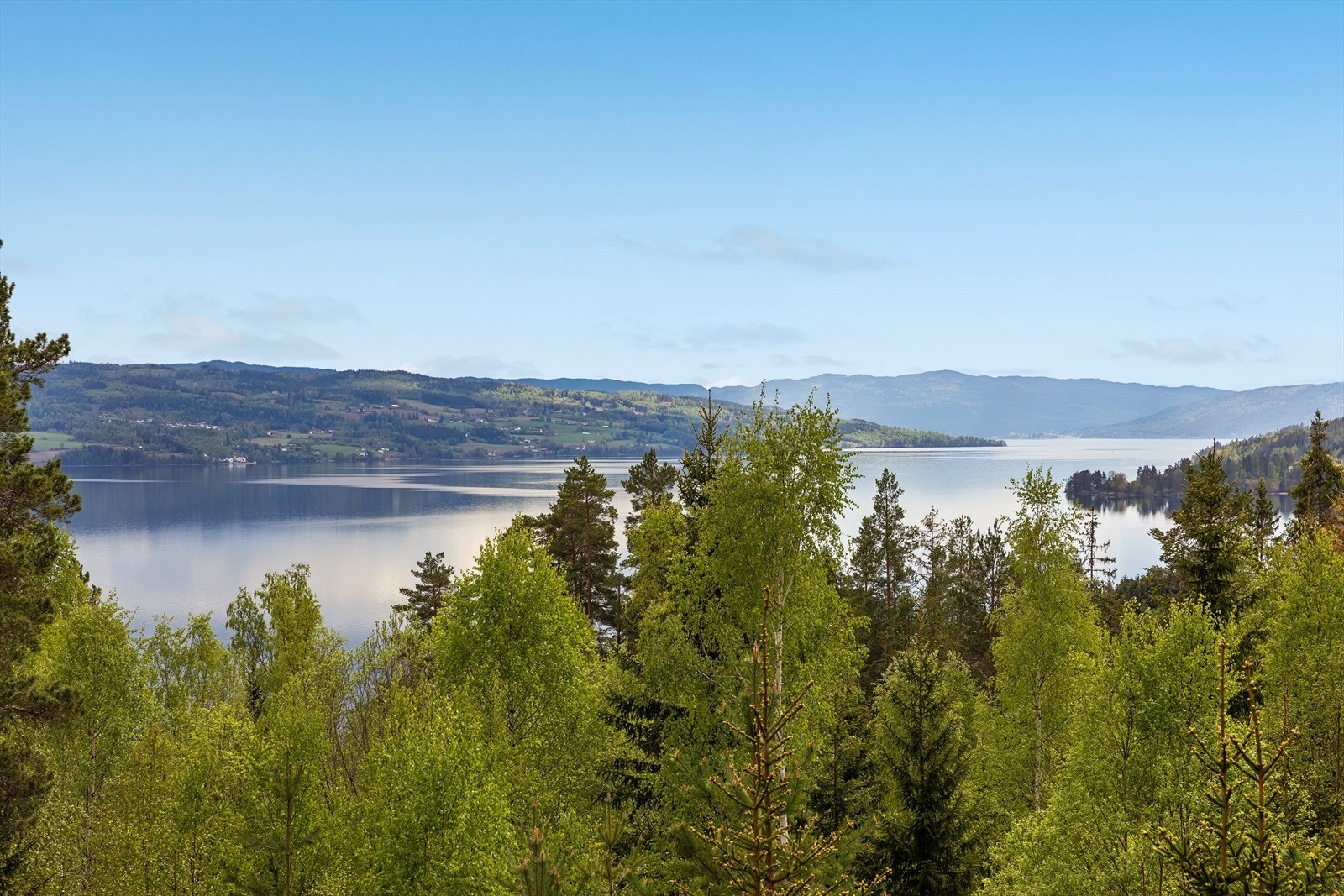 Eiendommen har tinglyst rett til badeplass og båtplass nede ved Randsfjorden. Galleribilde