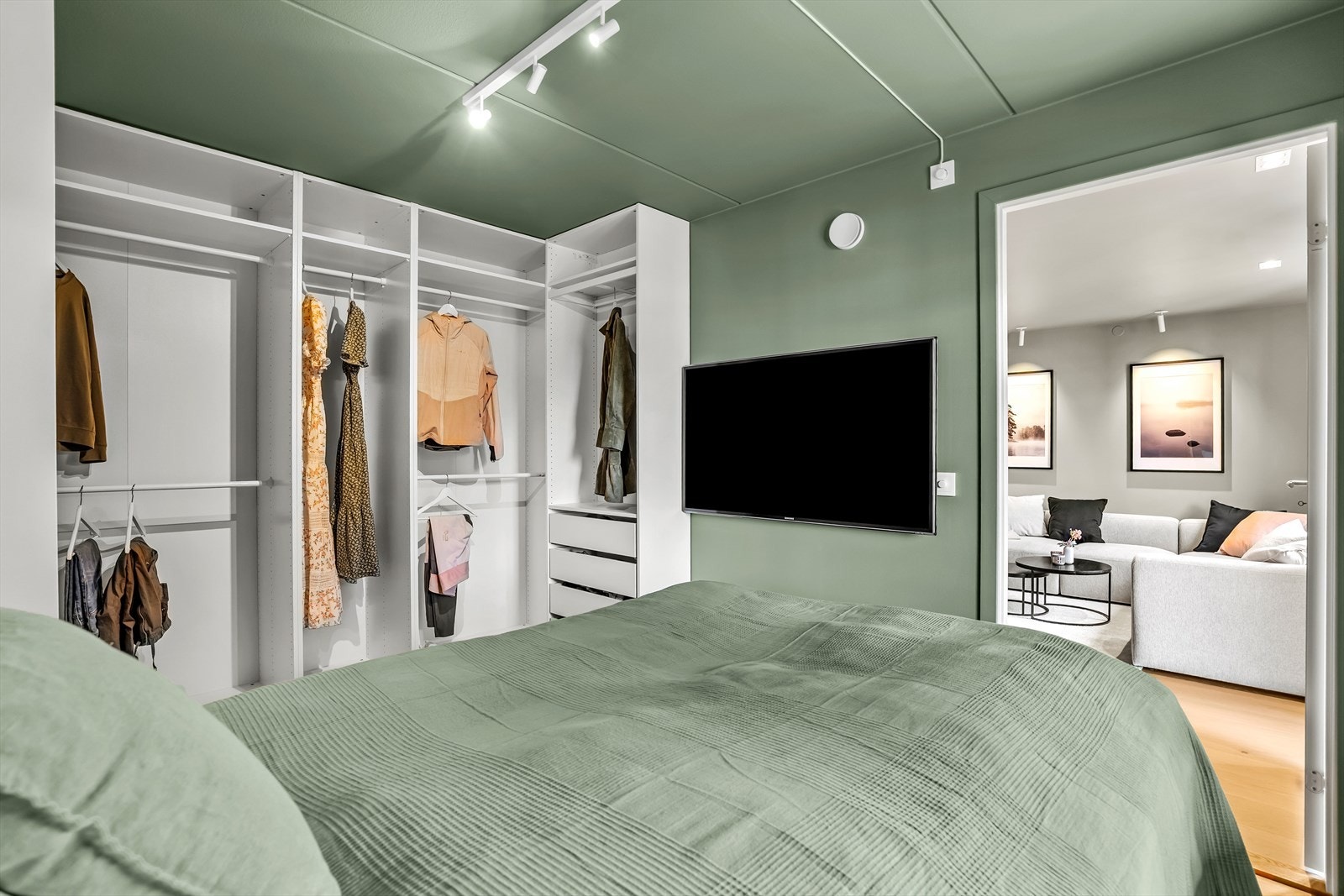 Soverommet har et rolig og eksklusivt preg som harmonerer med resten av leiligheten. Galleribilde