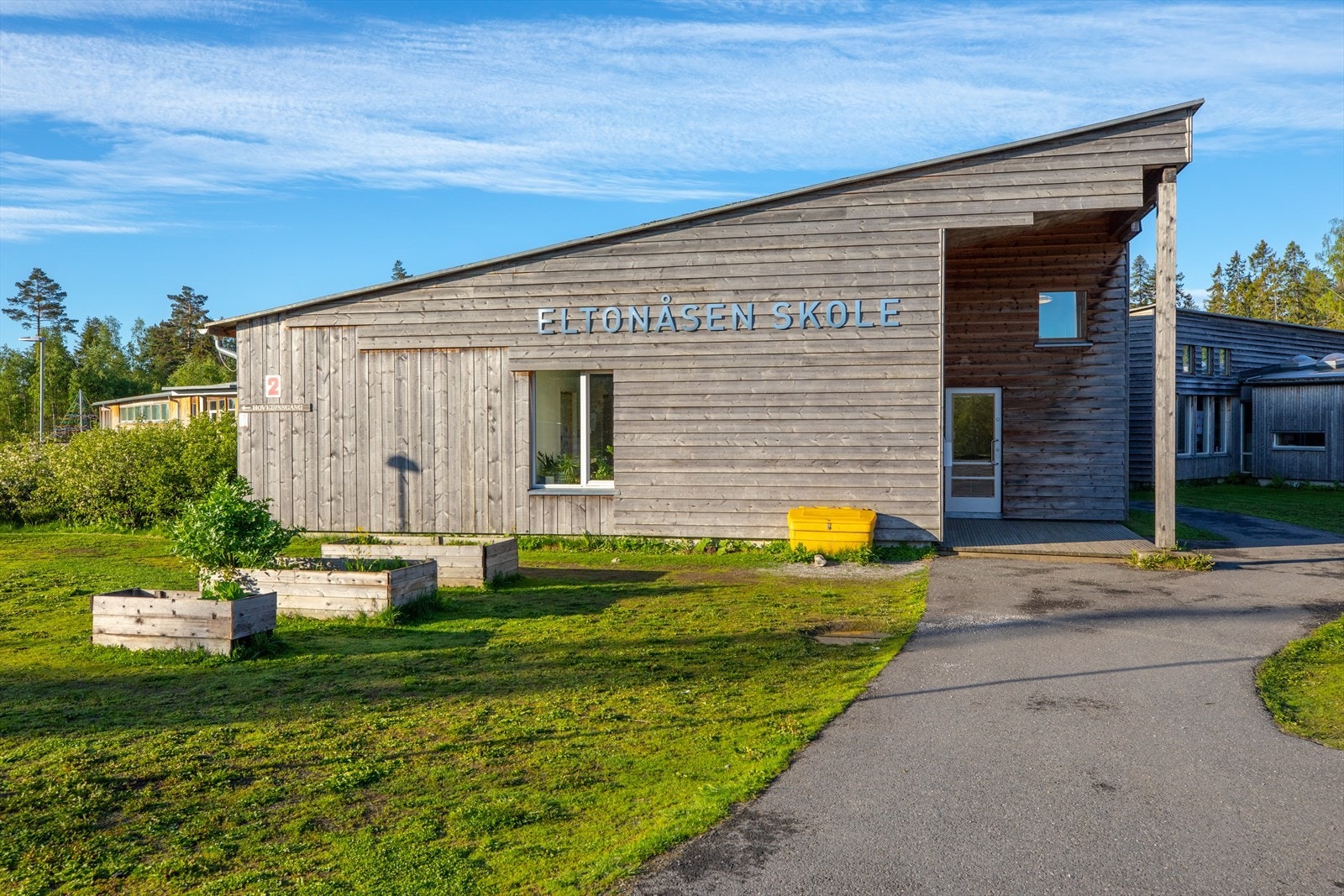 For barneskoleelever er nærmeste skole Eltonåsen skole, 16 minutters gange fra boligen. Galleribilde