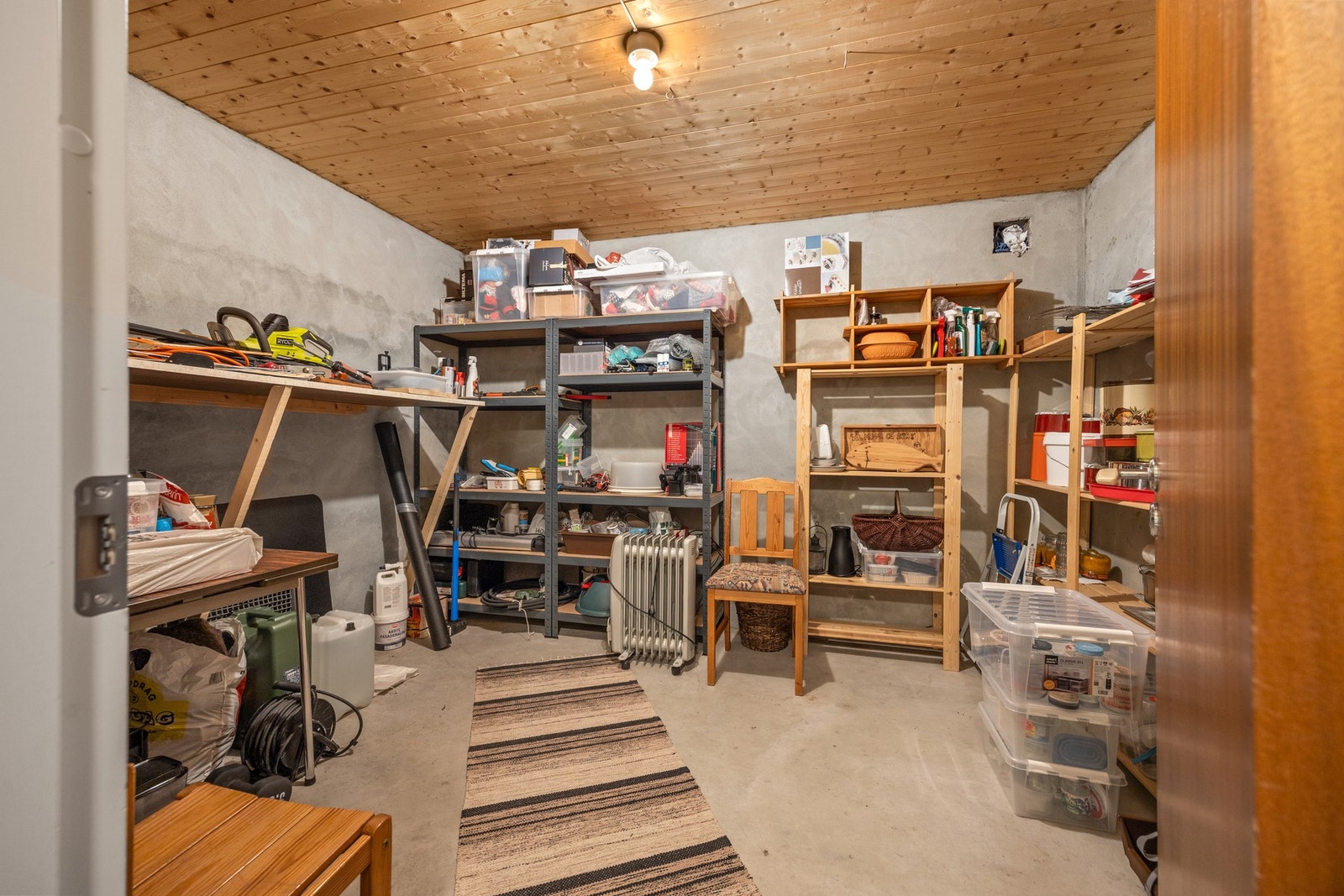 Selger opplyser at det er lagt opp til vann og avløp i denne boden. Galleribilde