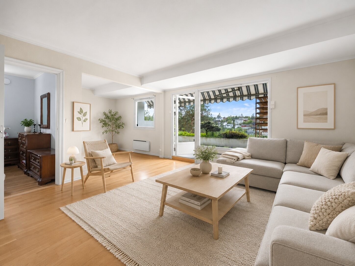 En stor og gjennomgående selveier på 106 m² med to balkonger og to bad. (Digitalt møblert på bildet her.) Galleribilde