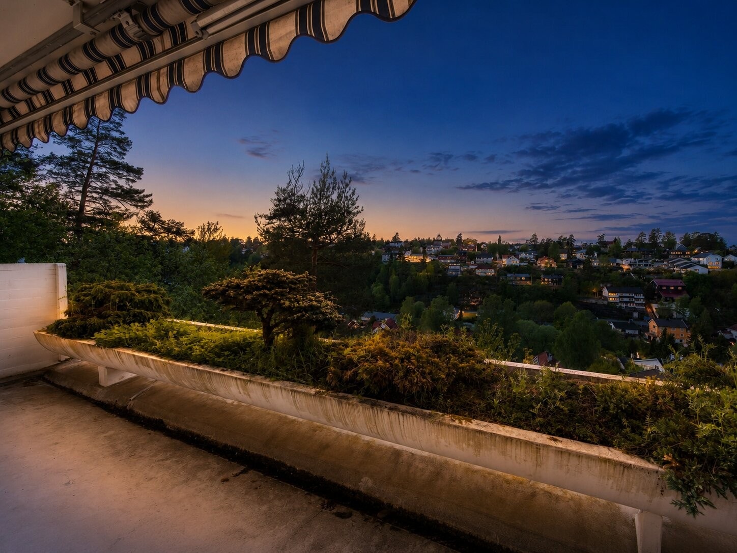 Kveldsstemning på balkongen. Galleribilde