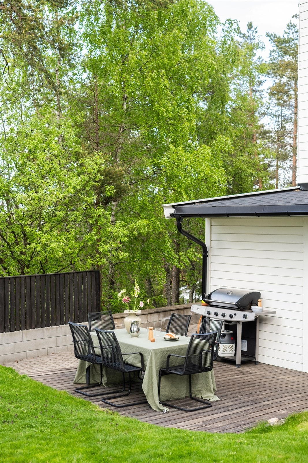 Inviter venner og familie på grillfest hele sommerhalvåret. Galleribilde