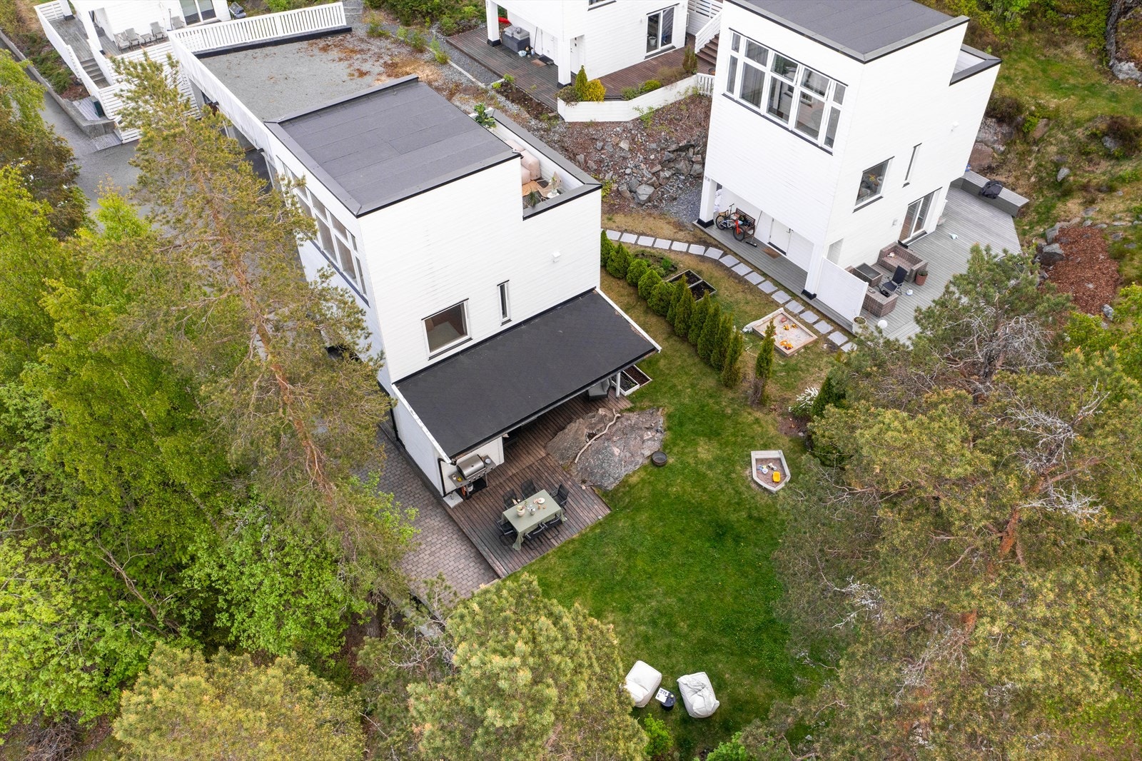 For barnefamilier er nærheten til Bakås skole et sentralt moment. Skolen ligger i gangavstand fra boligen og har en oversiktlig og trygg skolevei. Galleribilde