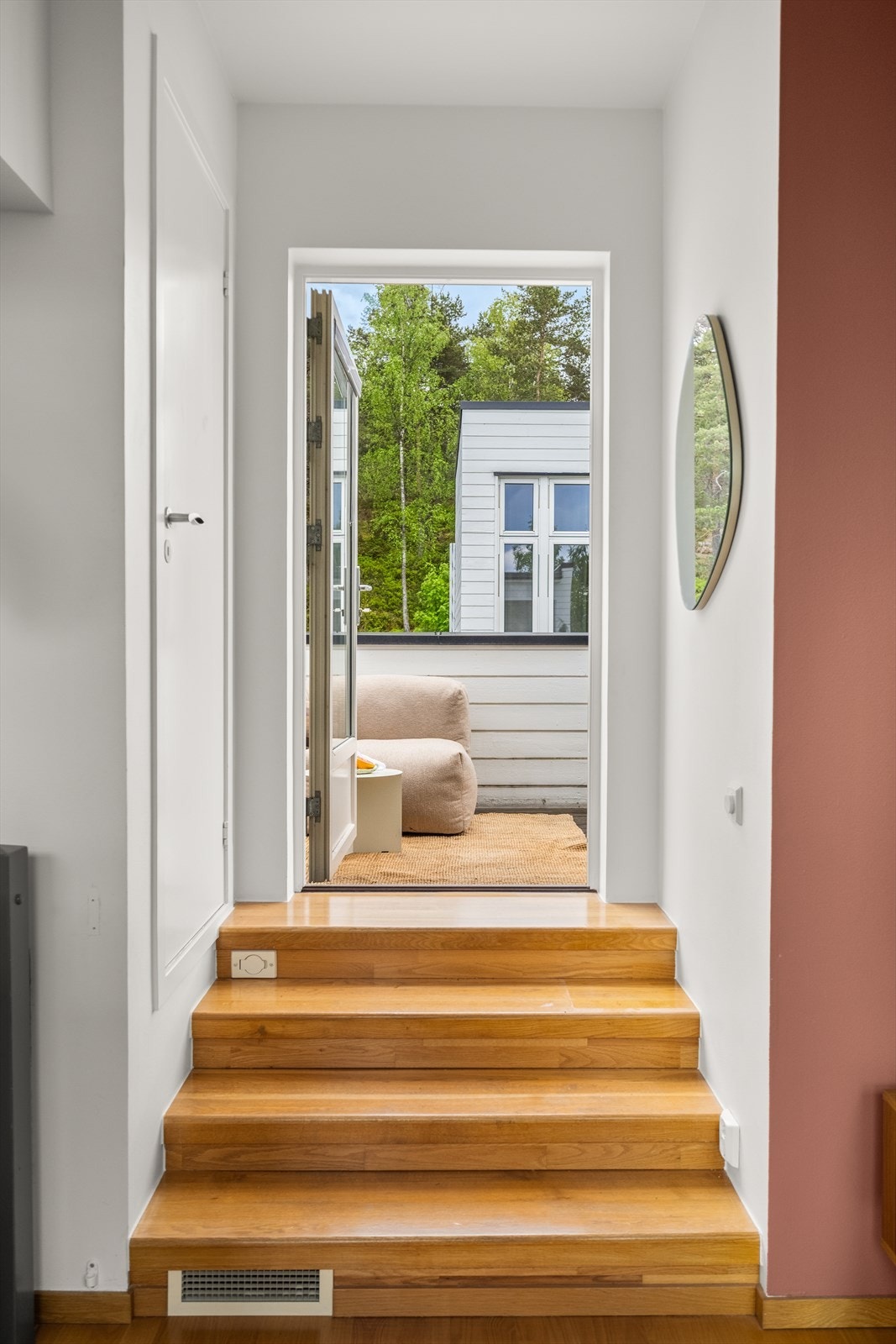 Stuen har utgang til en herlig takterrasse. Galleribilde