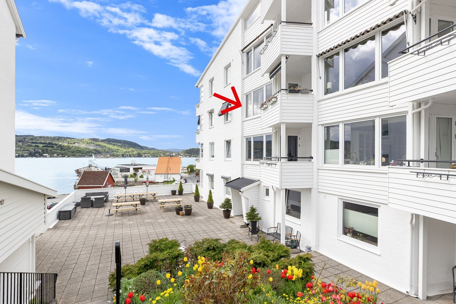 Felles terrasse og inngangsparti. Galleribilde