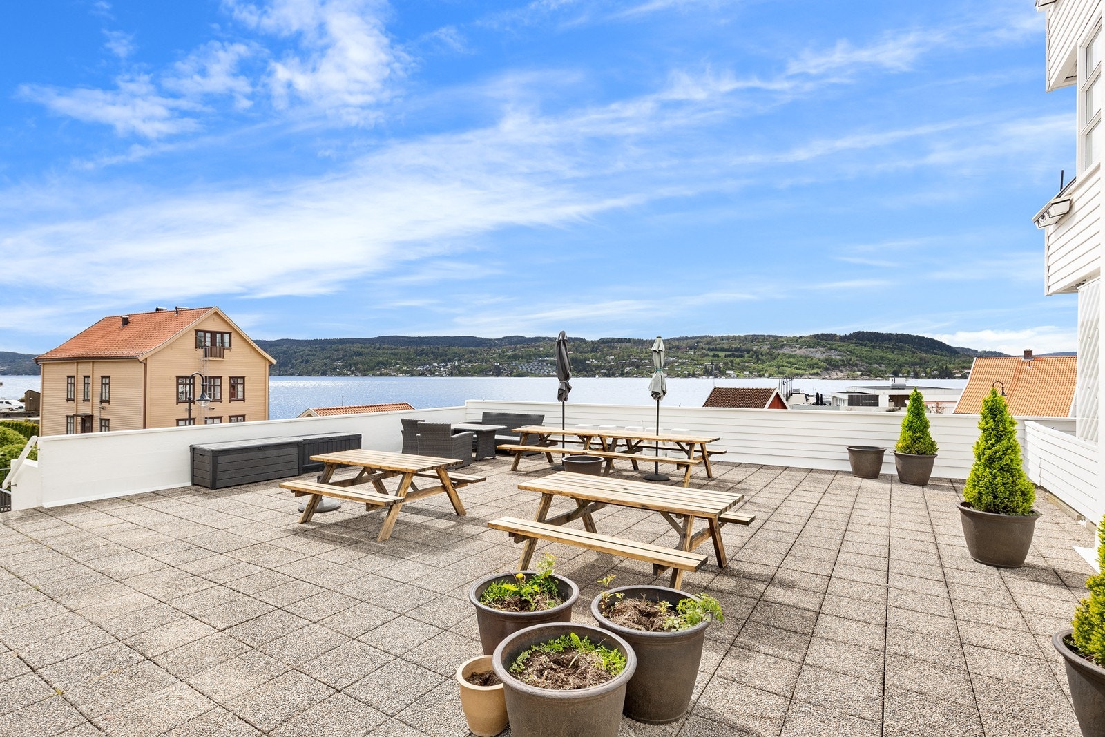 Felles terrasse. Galleribilde