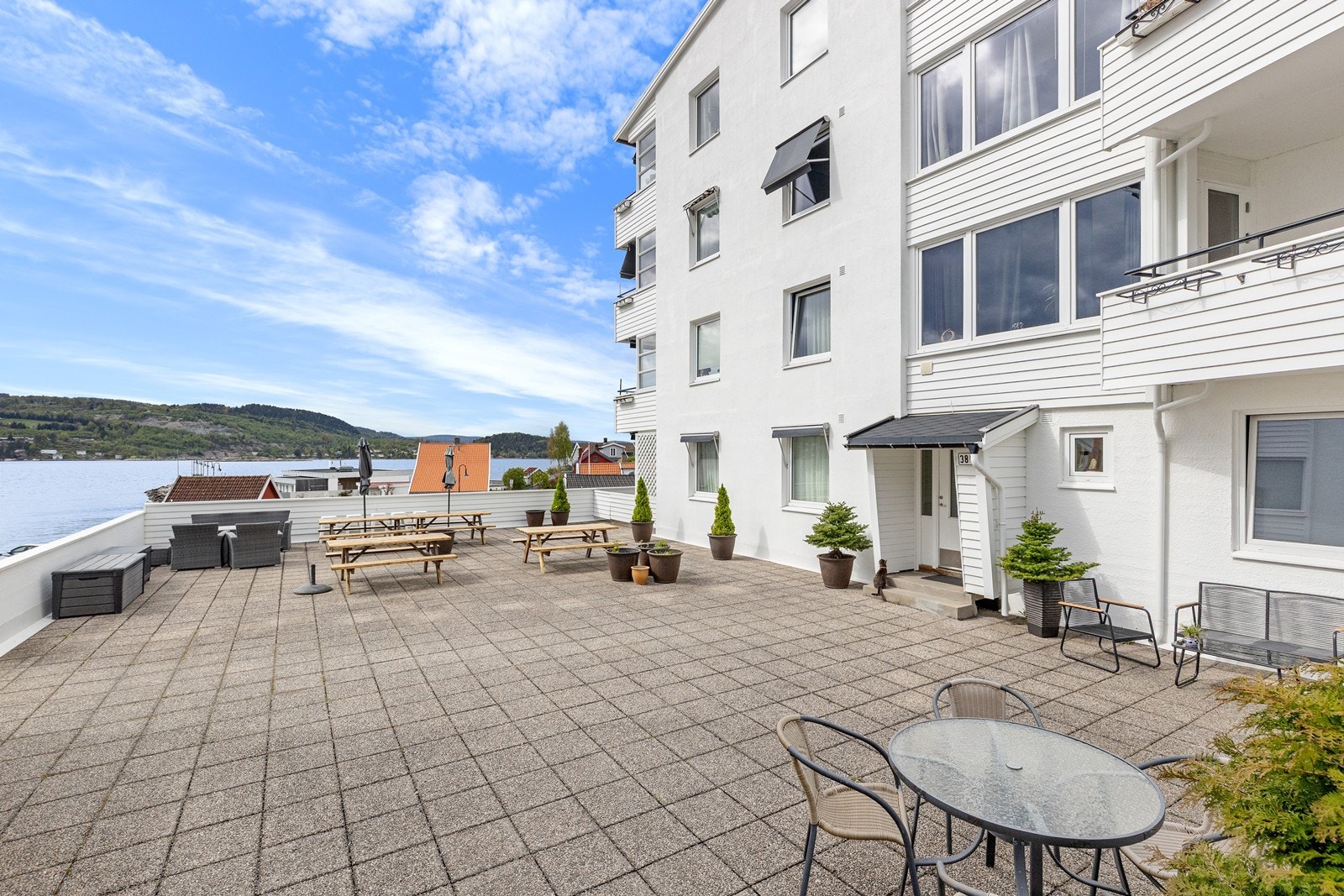 Inngangsparti. Galleribilde