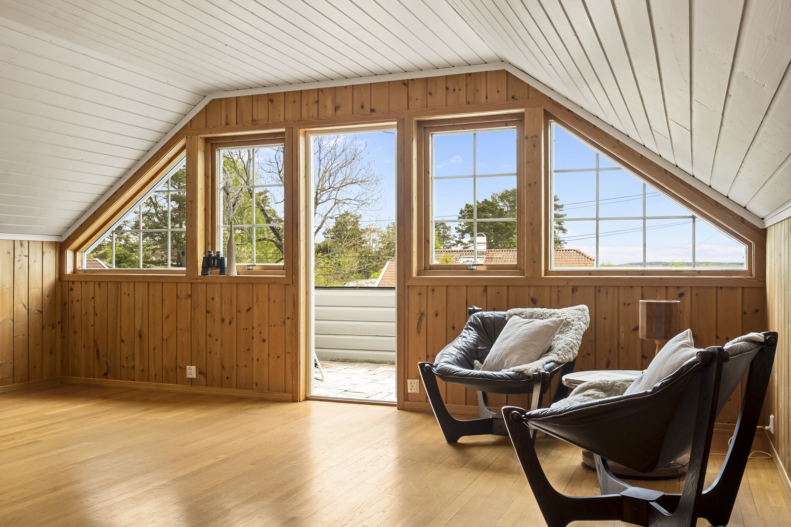 Fra stuen er det direkte utgang til en veranda på 9 m². Galleribilde