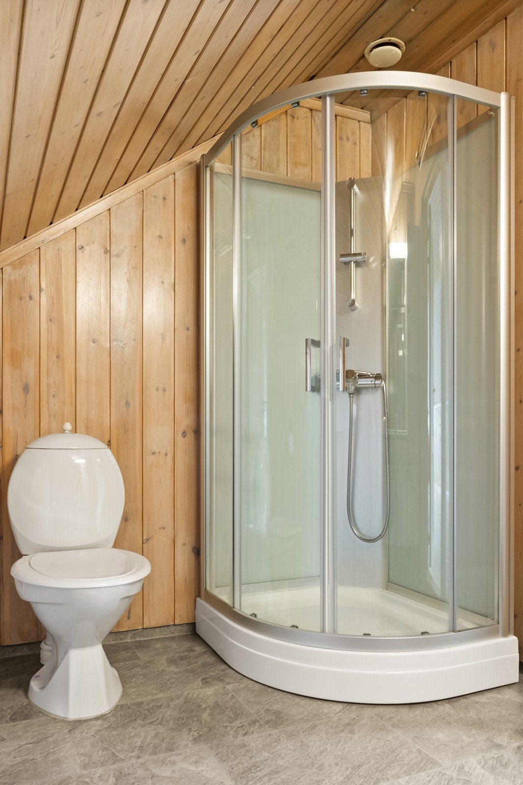 Badet i andre etasje har dusjkabinett. Galleribilde