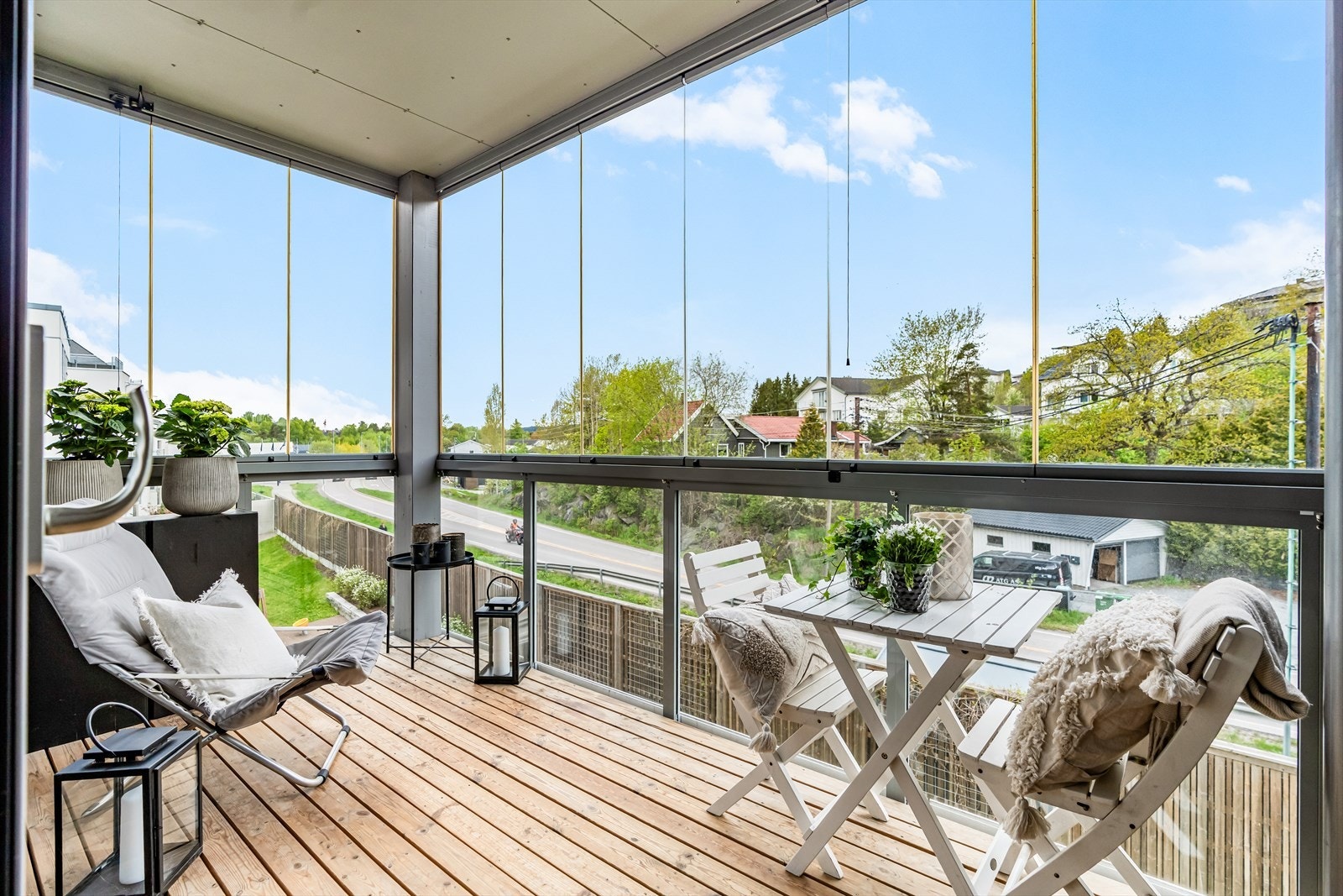 Velkommen til Åråssvingen 17, en meget pen 3-roms andelsleilighet med moderne standard fra 2018. Galleribilde