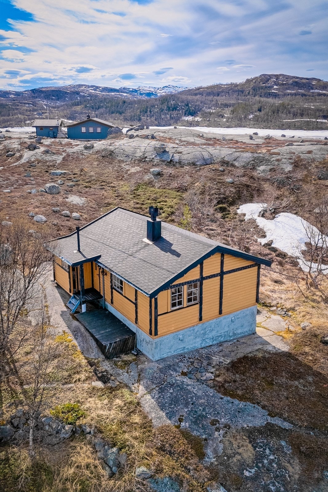 Ved inngangspartiet er det en liten terrasse hvor du kan nyte frokosten og morgenkaffe Galleribilde