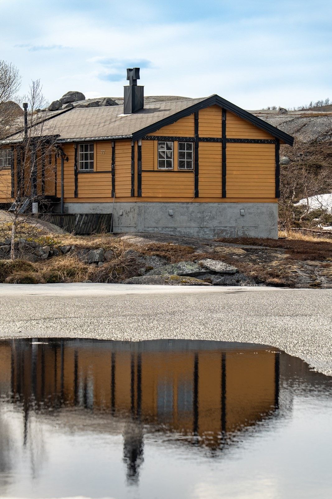 Hytten ligger meget flott til ved vannet Galleribilde